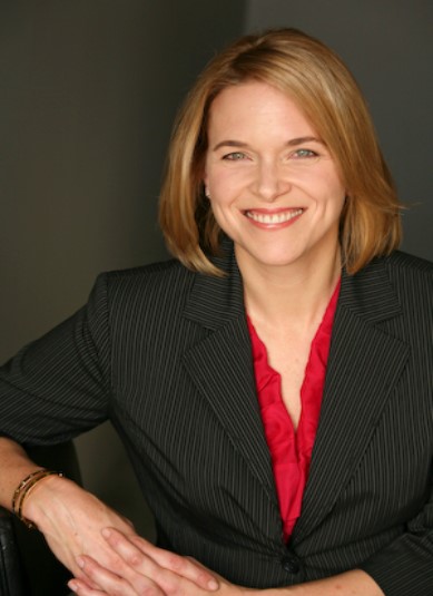 Kelly Dozois Headshot